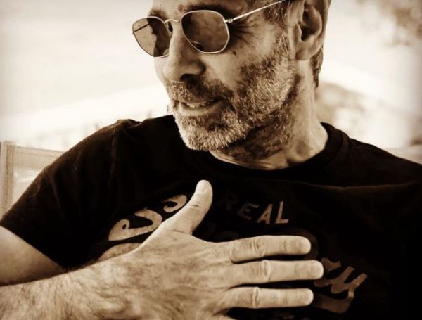 Θοδωρής Αθερίδης – Η τρυφερή φωτογραφία με τον εγγονό του