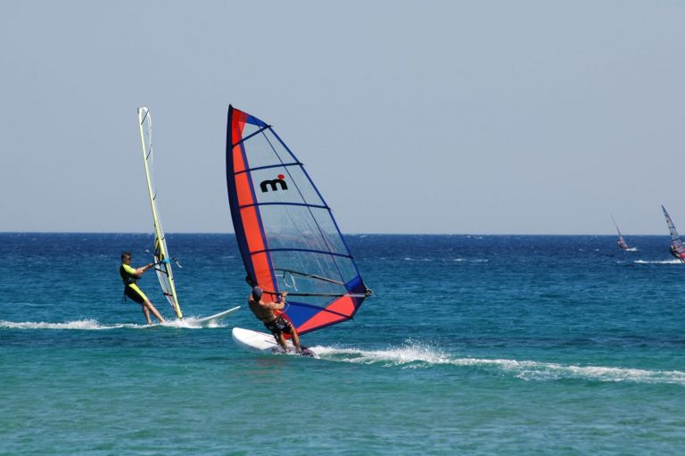 Θαλάσσια σπορ – Οι πιθανοί κίνδυνοι και οι βασικοί κανόνες ασφαλείας