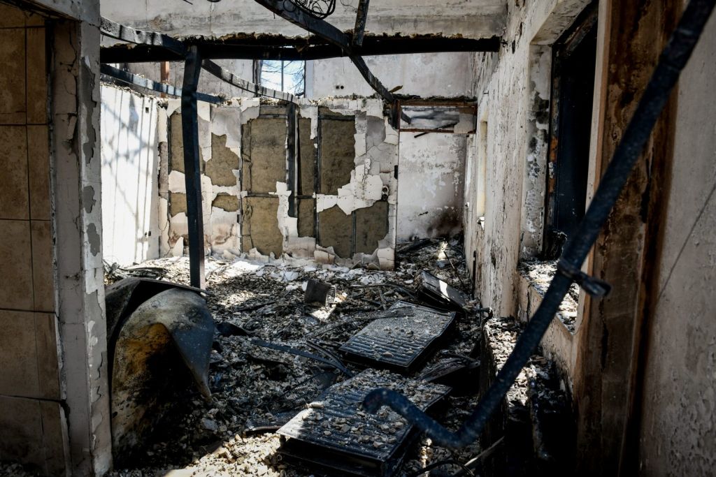 Φωτιά στη Βαρυμπόμπη – Βελτιωμένη η κατάσταση – Σε επιφυλακή όλο το βράδυ οι αρχές – Οδοιπορικό του in.gr στα καμένα