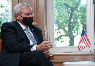 Βουλή – Μηνύματα συνεργασίας στη συνάντηση Τασούλα – Μενέντεζ