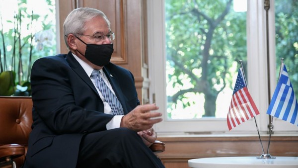 Βουλή – Μηνύματα συνεργασίας στη συνάντηση Τασούλα – Μενέντεζ