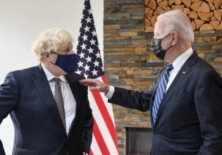 Τζο Μπάιντεν και Μπόρις Τζόνσον συζήτησαν για τα σχέδια εκκένωσης στο Αφγανιστάν