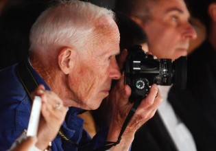 O στιλάτος κόσμος του Μπιλ Κάνινγχαμ μέσα σε μία νέα έκθεση