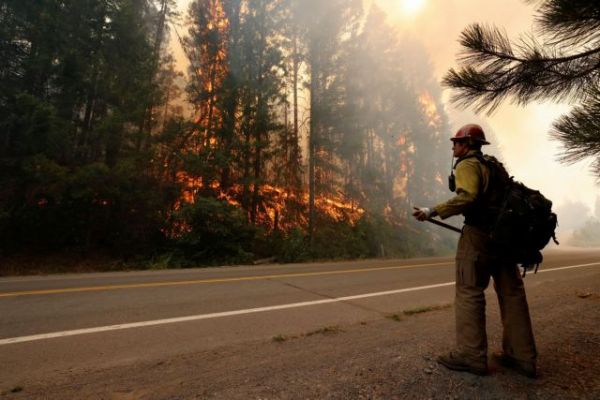 Καλιφόρνια – Νέες εντολές εκκένωσης καθώς η πυρκαγιά Ντίξι εξακολουθεί να καίει μεγάλες εκτάσεις