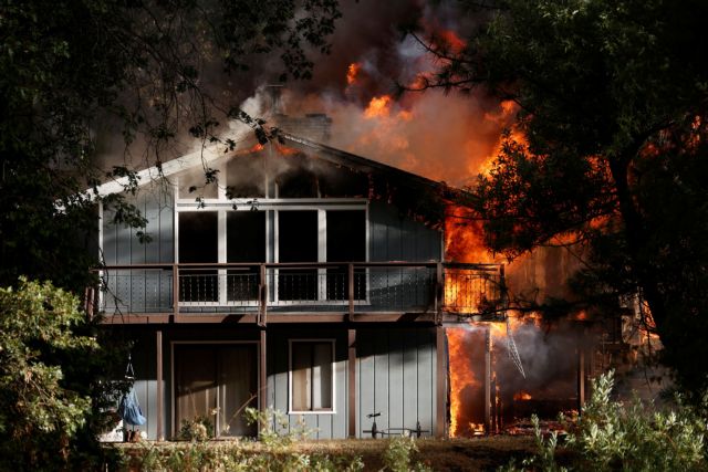 Πυρκαγιές στην Καλιφόρνια – 2.000 άνθρωποι απομακρύνθηκαν από τα σπίτια τους