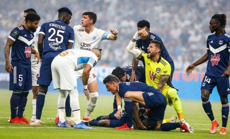 Μαρσέιγ-Μπορντό – Κατάρρευσε στο γήπεδο ο Σαμουέλ Καλού