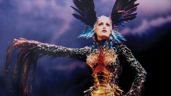 Thierry Mugler: Courturissime – Το σύμπαν του Τιερί Μιγκλέρ σε έκθεση στο Παρίσι