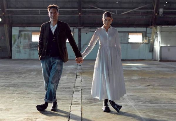 Οι «Άγριες Μέλισσες» ευχήθηκαν στην «Δρόσω» με μια αδημοσίευτη φωτογραφία από το γάμο της