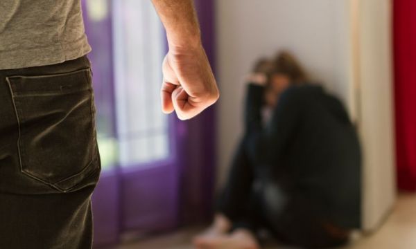 Ρόδος – Την μαχαίρωσε με στιλέτο στον λαιμό – οι γείτονες την άκουσαν να φωνάζει «βοήθεια»
