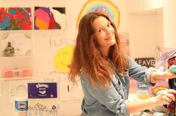 H Ντρου Μπάριμορ έχασε 20 κιλά και ποζάρει με το μαγιό της