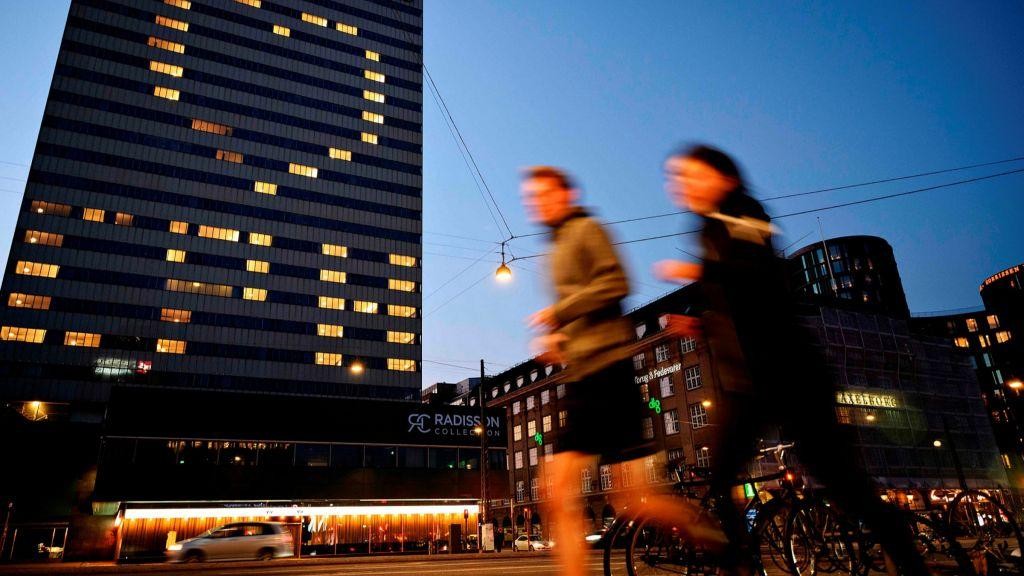 Δανία – Με τους εμβολιασμούς στο 80% του πληθυσμού αποσύρει κάποια από τα περιοριστικά μέτρα