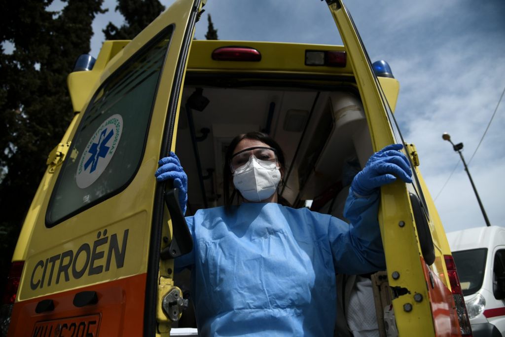 Φωτιά στην Εύβοια – Εστάλησαν τέσσερα επιπλέον ασθενοφόρα