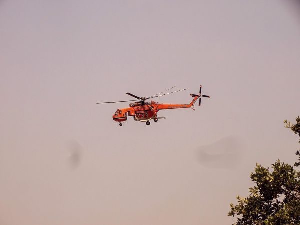 Εύβοια – Ανεξέλεγκτη η φωτιά – Εκκενώνεται και το Μαρμάρι – Σε ετοιμότητα πλοία