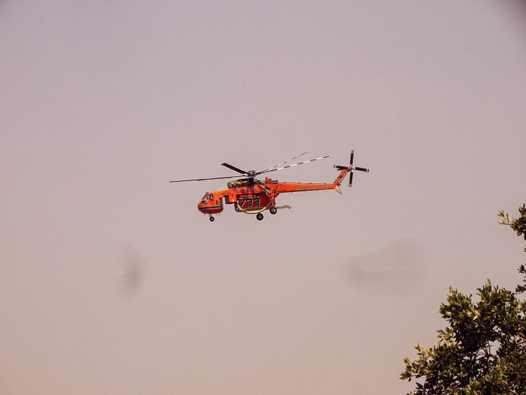 Εύβοια – Ανεξέλεγκτη η φωτιά – Εκκενώνεται και το Μαρμάρι – Σε ετοιμότητα πλοία