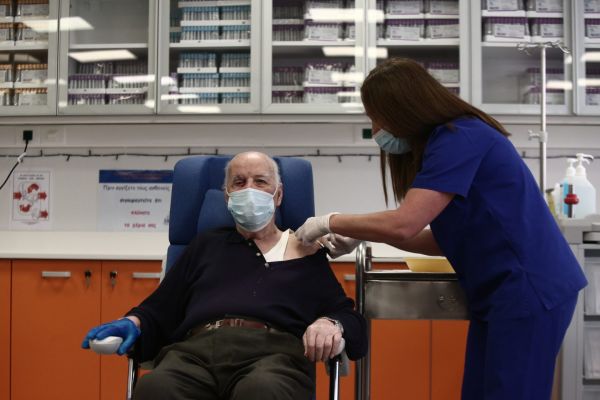 Εμβόλιο – Ποιοι θα κάνουν την τρίτη δόση και πότε