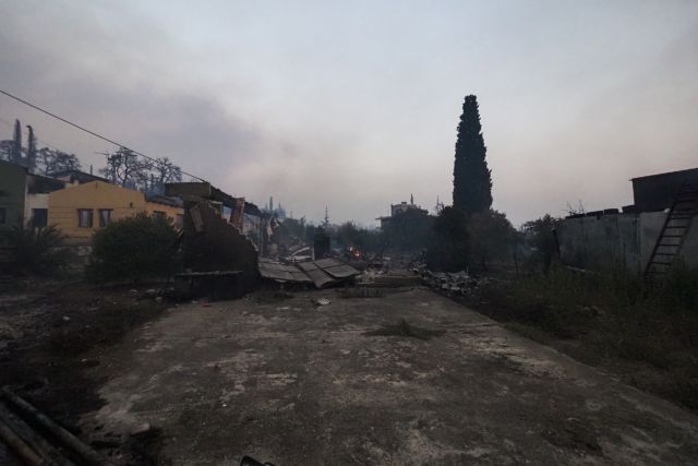 Βόρεια Εύβοια - Τρεις πυροσβέστες στο νοσοκομείο με εγκαύματα