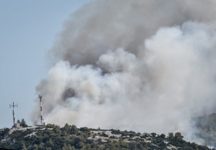 Μεγάλη φωτιά τώρα στην Άμφισσα – Ισχυρές δυνάμεις στην περιοχή