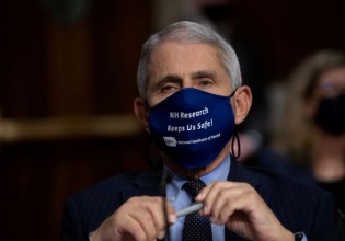 Φάουτσι- «Καλή ιδέα» ο υποχρεωτικός εμβολιασμός των μαθητών των σχολείων