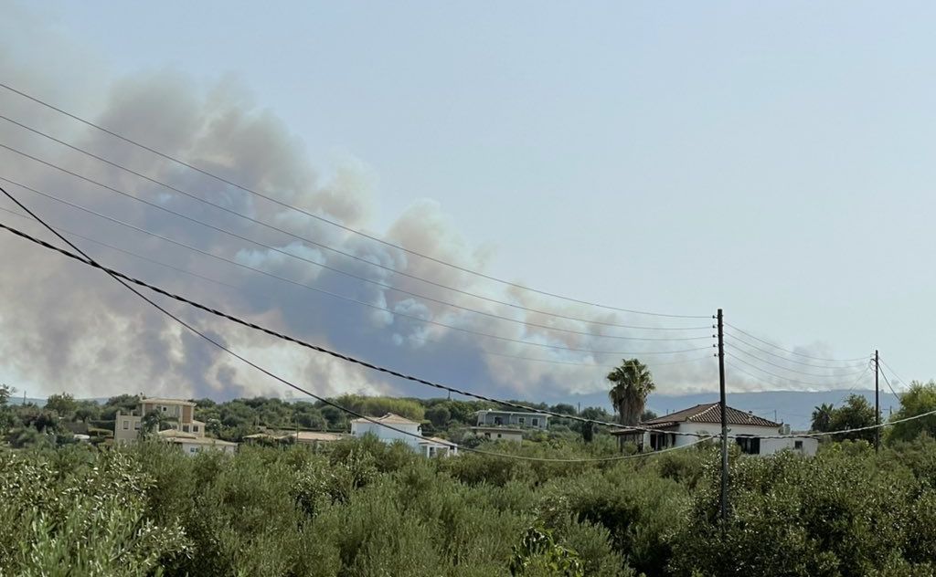 Για τέταρτη μέρα καίει η πυρκαγιά στα Γρεβενά – Υπό έλεγχο οι φωτιές στη Θεσσαλονίκη