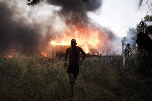 Συγκλονίζουν οι κάτοικοι της Βαρυμπόμπης – Δεν σώσαμε ούτε τα ρούχα μας – Γυρίσαμε και ήταν όλα καμένα