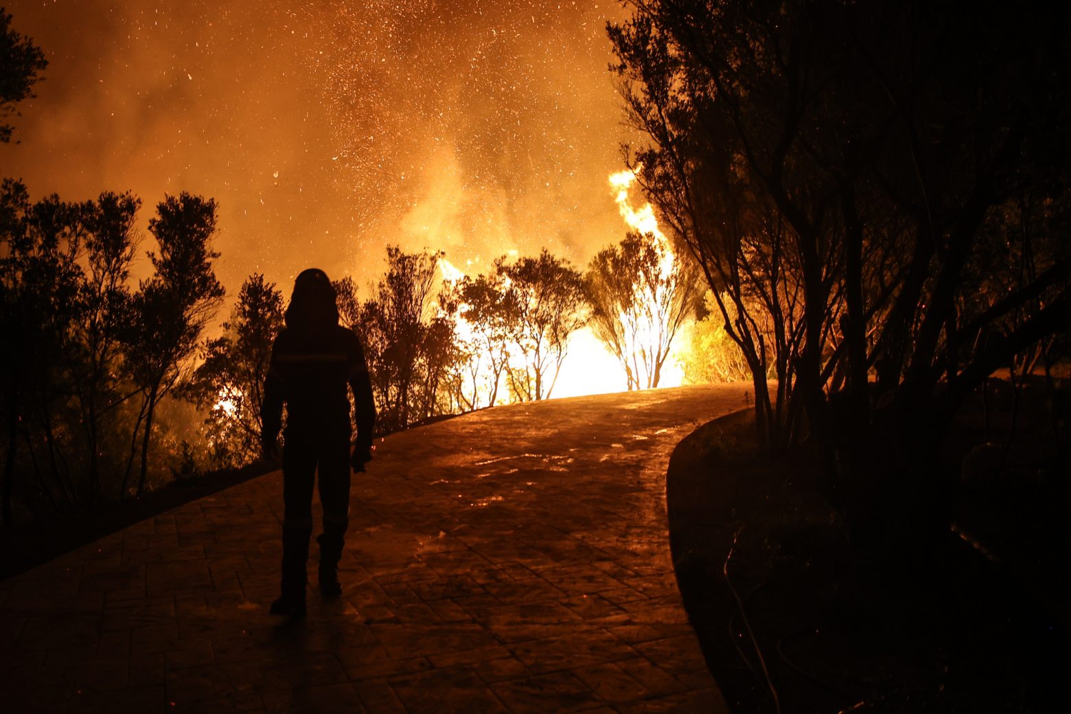 Φωτιά στη Βαρυμπόμπη - Τη σχολίασε ο Γκάρι Λίνεκερ - Η «σπόντα» για τους αρνητές της κλιματικής αλλαγής