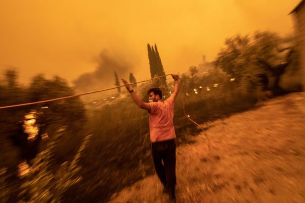 Φωτιές στην Ελλάδα – Τα σκίτσα που αποτυπώνουν την καταστροφή