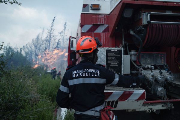 Βίλια – Πυρκαγιά σε δασική έκταση – Ρίψεις νερού κάνουν εναέρια μέσα