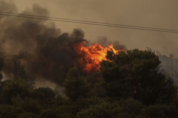 Βαρυμπόμπη – Διαψεύδει ο ΑΔΜΗΕ ότι η φωτιά ξεκίνησε από εγκαταστάσεις του