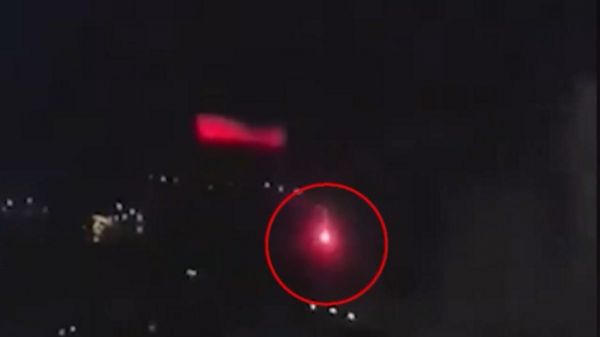 Κερατέα – Πέταξαν φωτοβολίδες στο δάσος και ξέσπασε πυρκαγιά