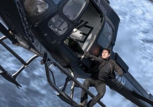 Τομ Κρουζ – Προσγειώθηκε… ουρανοκατέβατος σε αυλή οικογένειας