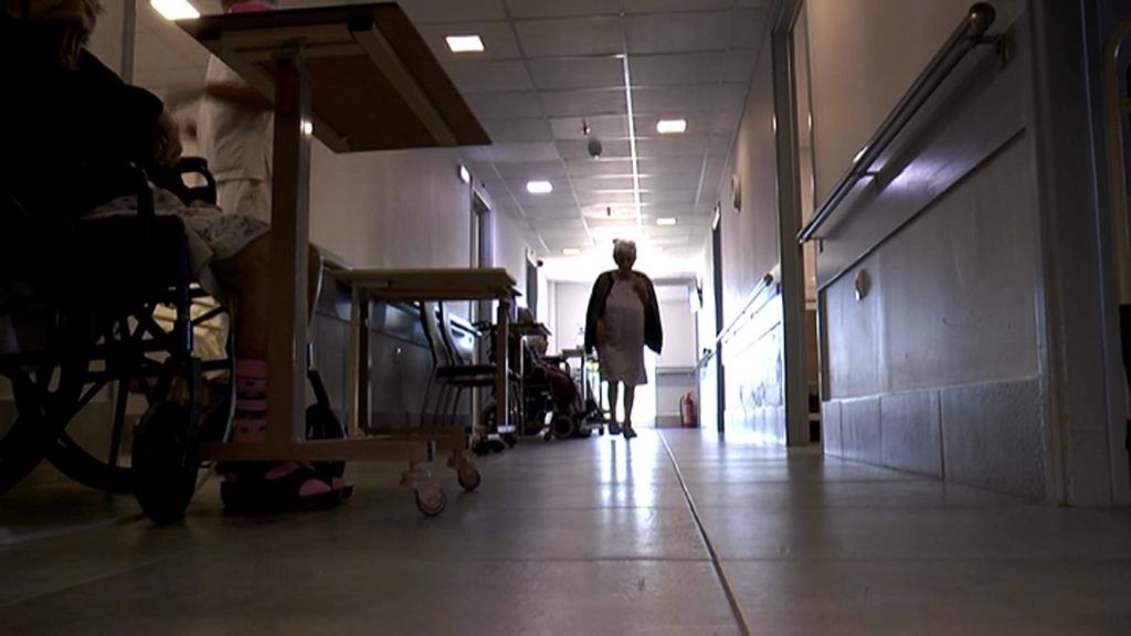 Εμβόλιο – Αντικαθίσταται το προσωπικό που αρνήθηκε να εμβολιαστεί σε δομές φροντίδας