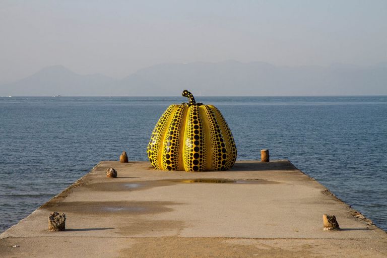 Εικαστική καταστροφή – Διάσημο γλυπτό σύγχρονη τέχνης παρασύρθηκε από τυφώνα