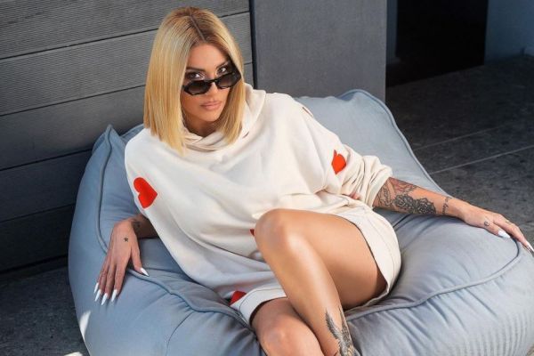 Αγγελική Ηλιάδη – Το δημόσιο ξέσπασμα της τραγουδίστριας και το σχόλιο που διέγραψε