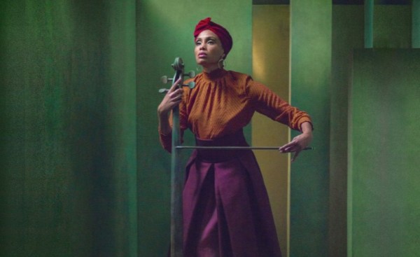 H Imany αιφνιδιάζει διασκευάζοντας Μadonna – «Like a player» με 8 τσέλο