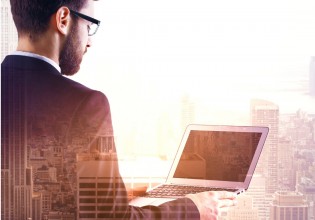 Τεχνολογικά επαγγέλματα και εξ αποστάσεως εργασία: H «δεύτερη ευκαιρία» για πολλούς Έλληνες.