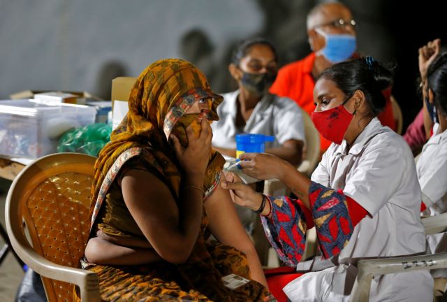 Ινδία – Ξεπέρασαν τα 32 εκατ. τα κρούσματα – Πλησιάζουν τους 430.000 οι θάνατοι από κοροναϊό