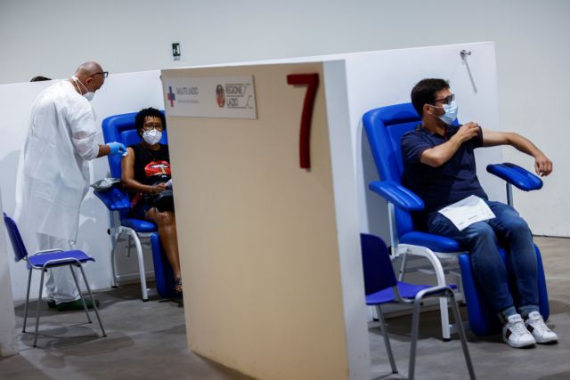 Ιταλία – Μειωμένοι κατά 50% οι εμβολιασμοί τον Αύγουστο – Υπό εξέταση η υποχρεωτικότητα στο δημόσιο
