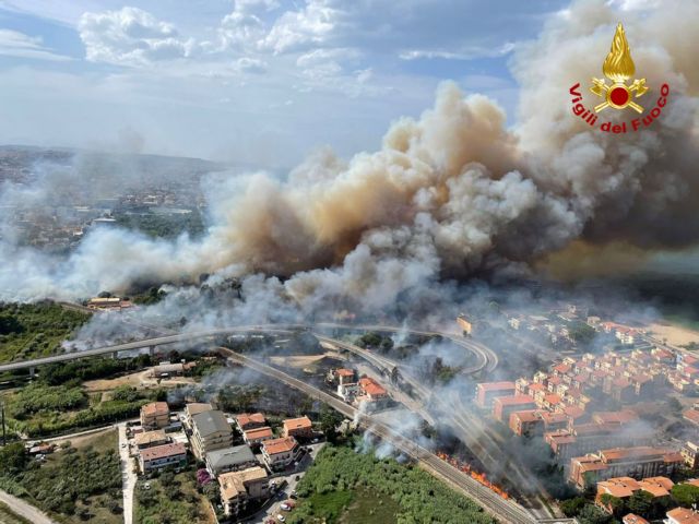 Ιταλία – Κινητοποίηση της Πολιτικής Προστασίας για την κατάσβεση των πυρκαγιών στην Καλαβρία