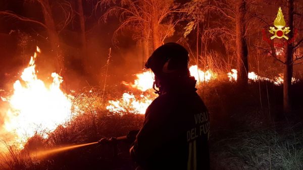 Ιταλία – Στους έξι οι νεκροί από τις πυρκαγιές – Τρομερή η καταστροφή στην Καλαβρία
