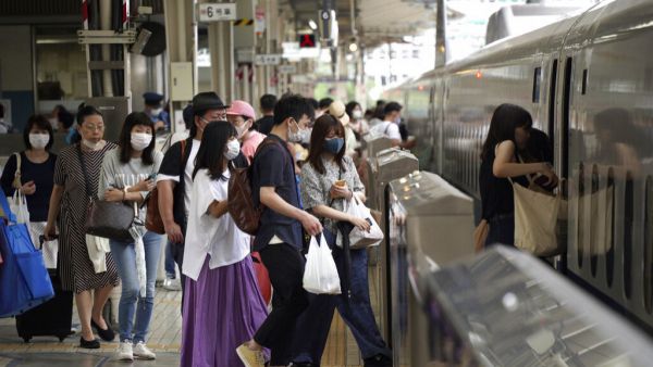 Τέσσερις άνθρωποι τραυματίστηκαν σε επίθεση με μαχαίρι σε τρένο στο Τόκιο
