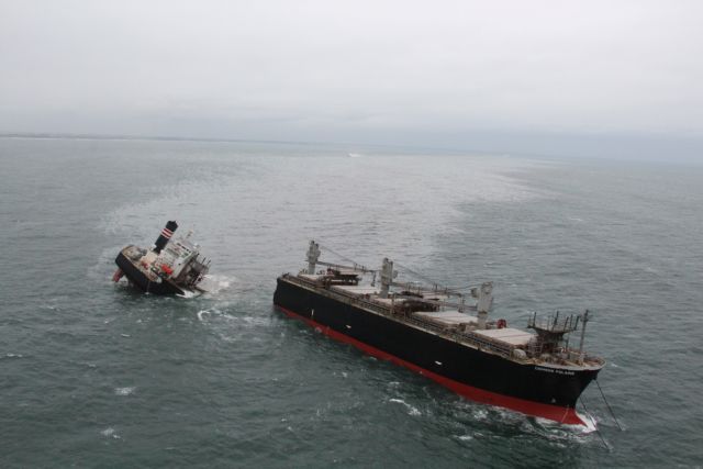Ιαπωνία - Διαρροή πετρελαίου από φορτηγό πλοίο που προσάραξε σε λιμάνι