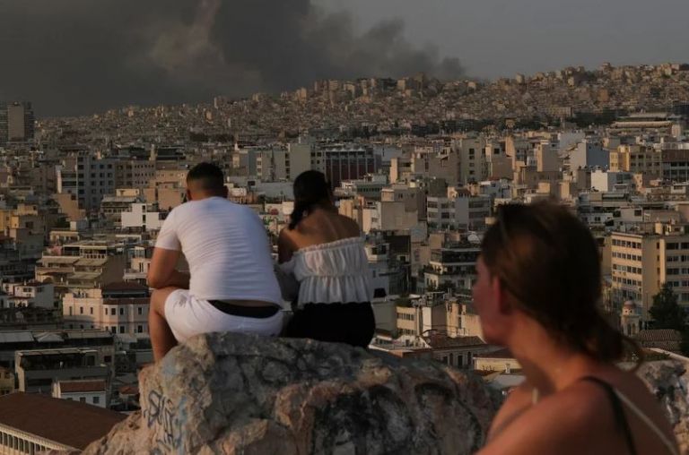 Καύσωνας – «Καμίνι» η χώρα και την Τετάρτη – Ενισχύονται οι άνεμοι