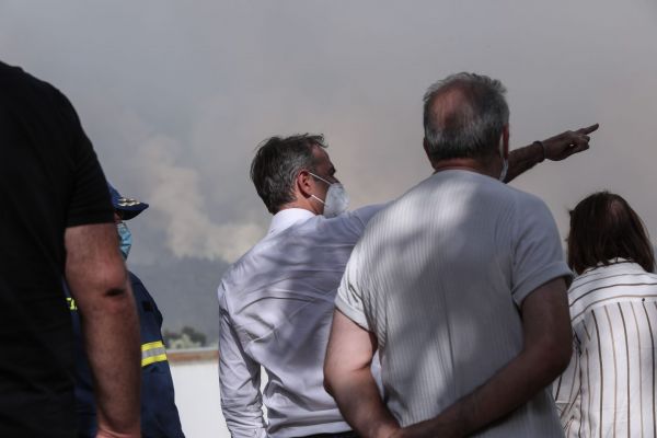 Σε Βαρυμπόμπη και Τατόι ο Μητσοτάκης – Μετέβη και στο Κέντρο Επιχειρήσεων της Πυροσβεστικής