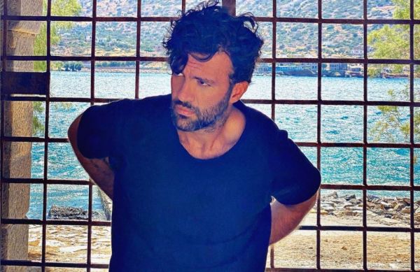 Γιώργος Παπακώστας – Έσωσε σκυλάκι μέσα από τα καμμένα