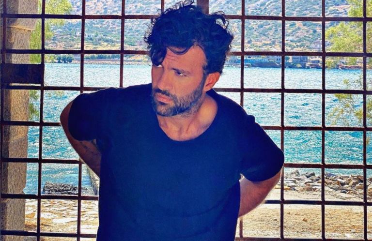 Γιώργος Παπακώστας – Έσωσε σκυλάκι μέσα από τα καμμένα