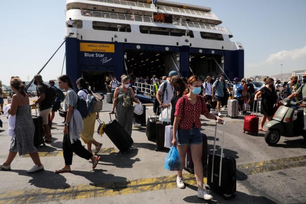 Κοροναϊός – Η πανδημία έβγαλε εισιτήριο για Αθήνα – Αγώνας για να αντέξει το ήδη κουρασμένο ΕΣΥ