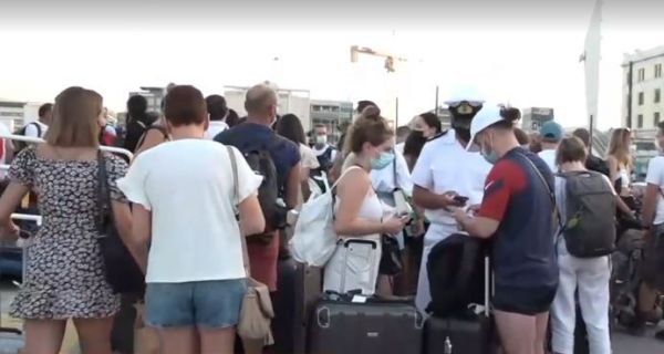 Πειραιάς – Αυξημένη η κίνηση στο λιμάνι – Φεύγουν οι αδειούχοι του Αυγούστου