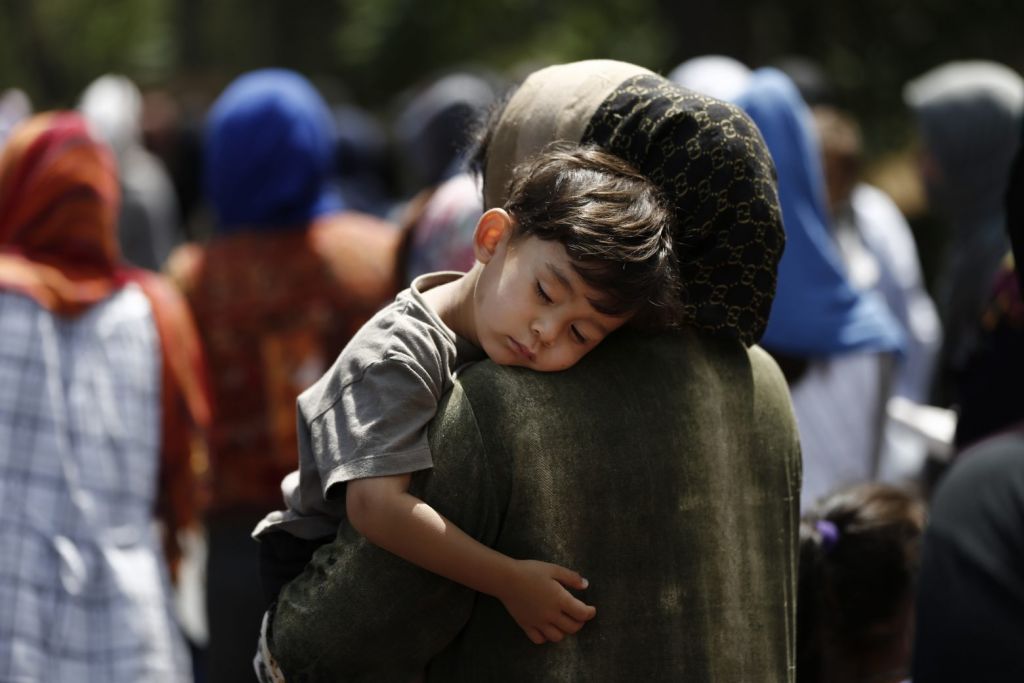 Φωτιά στην Αττική – Εκκενώθηκε πλήρως η δομή μεταναστών στη Μαλακάσα