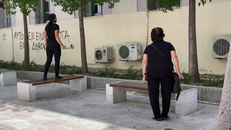 Εγκλημα στην Κρήτη – Οργή έξω από τα δικαστήρια – «Φονιά, να σαπίσεις μέσα»