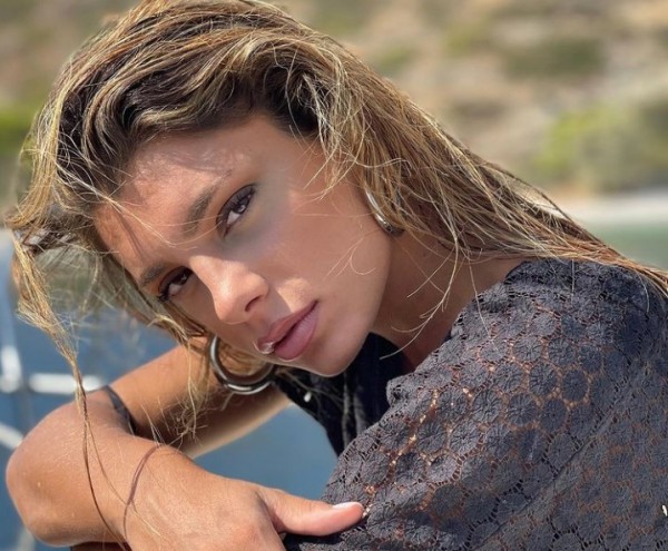 Γυναικάρα με τα όλα της – Η Μαριαλένα ξεσήκωσε θύελλες στην Πάρο